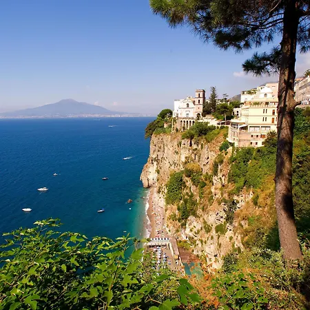 スポーティング ホテル ヴィーコ・エクエンセ