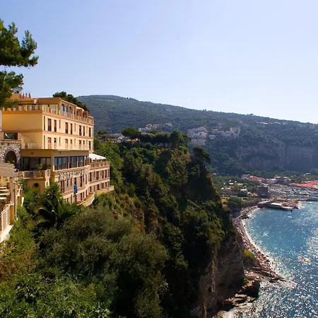 ホテル スポーティング ヴィーコ・エクエンセ